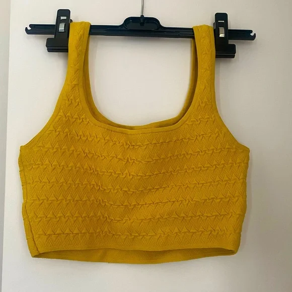 Babaton Gold Ribbed Crop Tank Top - Picture 3 of 4